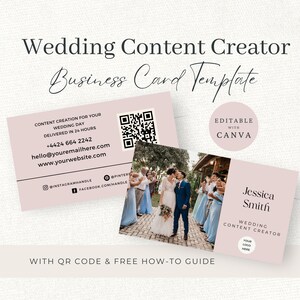 以下が含まれることがあります： 結婚式コンテンツクリエイター用のピンクのビジネスカードテンプレート。カードには、結婚式の新郎新婦とそのゲストの写真、QRコード、および「Wedding Content Creator」と「Jessica Smith」のテキストが記載されています。