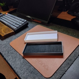 Desk pen holder