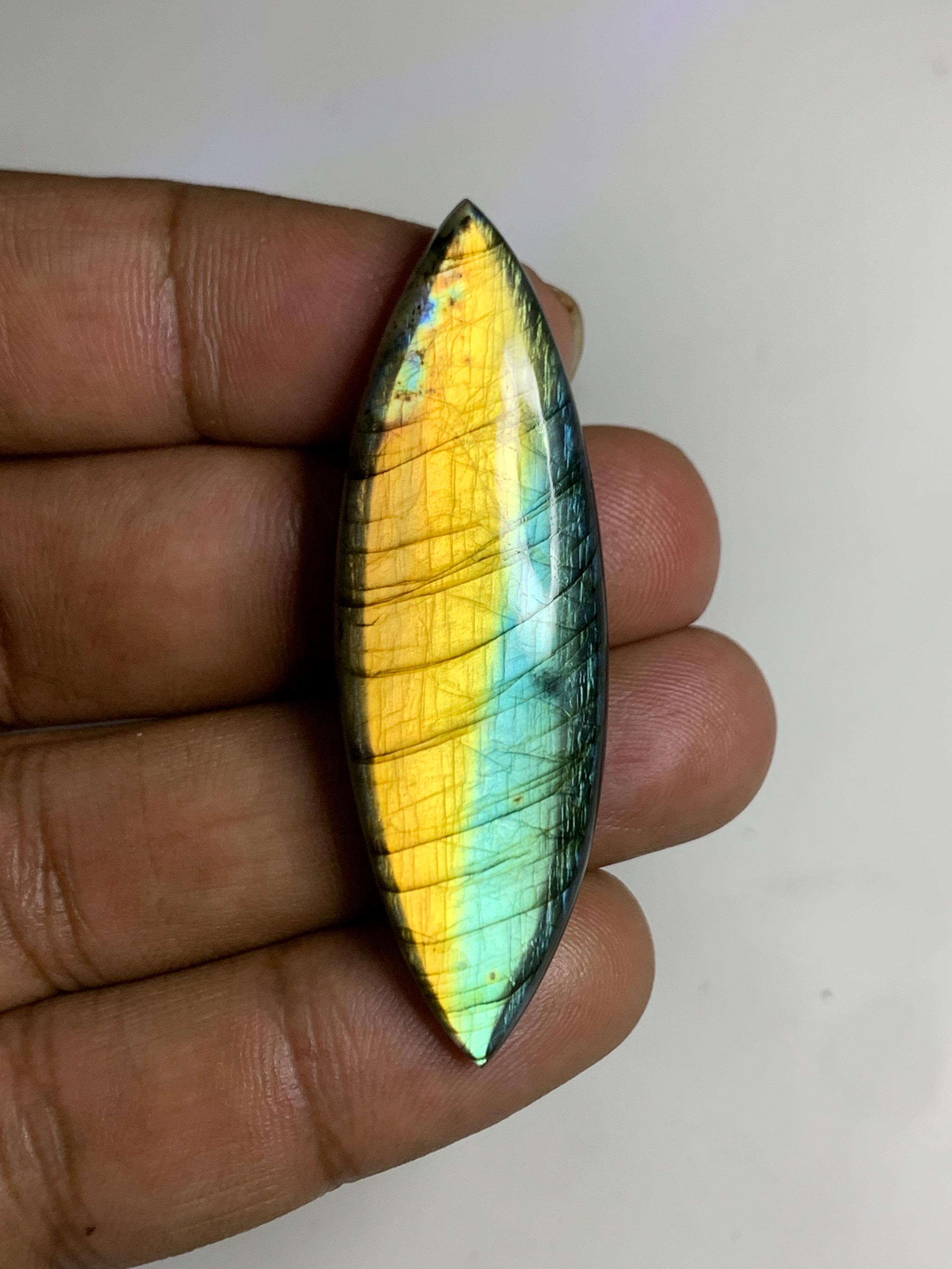 虹色に輝くラブラドライト宝石: (56x18x7 mm。58 カラット) - Etsy 日本
