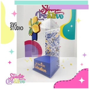 Puede incluir: Una taza de cerámica blanca con un asa negra y el texto "But First, Coffee" en negro en negrita. La taza está sobre una superficie blanca.