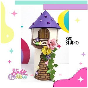 Puede incluir: Una torre de papel de color morado y blanco con una base de ladrillo marrón y enredaderas verdes. La torre tiene una ventana y un balcón con flores. La torre está decorada con diamantes de imitación y flores de papel.