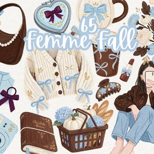 Puede incluir: Una colección de ilustraciones digitales titulada 65 femme fall que incluye un bolso marrón con perlas, un compacto en forma de corazón, una taza con lazos azules, un cárdigan crema con lazos azules, un libro marrón, una cesta de calabazas.