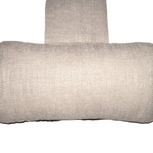 May include: A beige rectangular headrest with a connecting strap. The headrest is made of a textured fabric and has rounded corners. The strap extends upwards from the centre of the headrest.