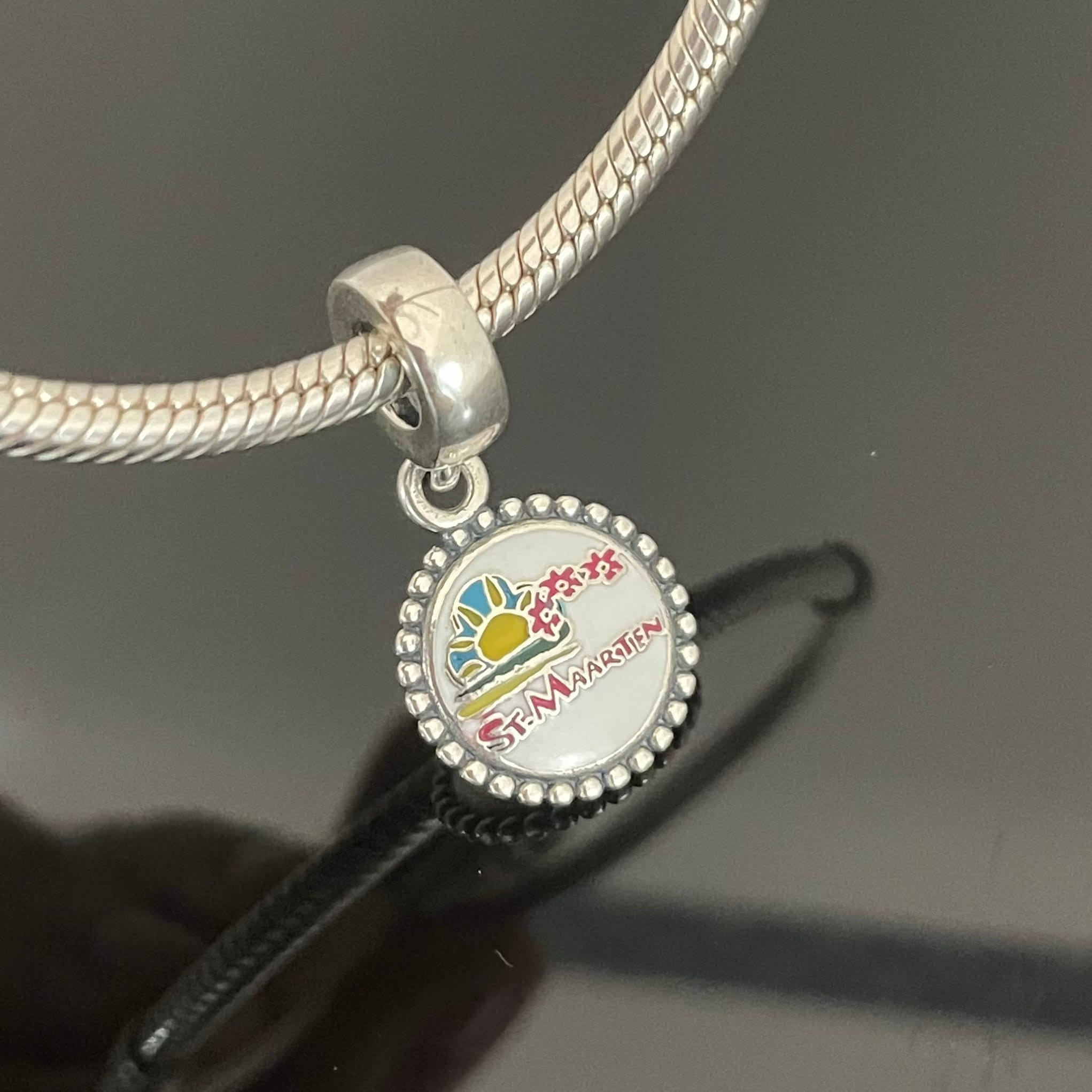 Pendentif En Acier Inoxydable Représentant Saint Martin - Environ 4x2 Cm - Occasion Bon état