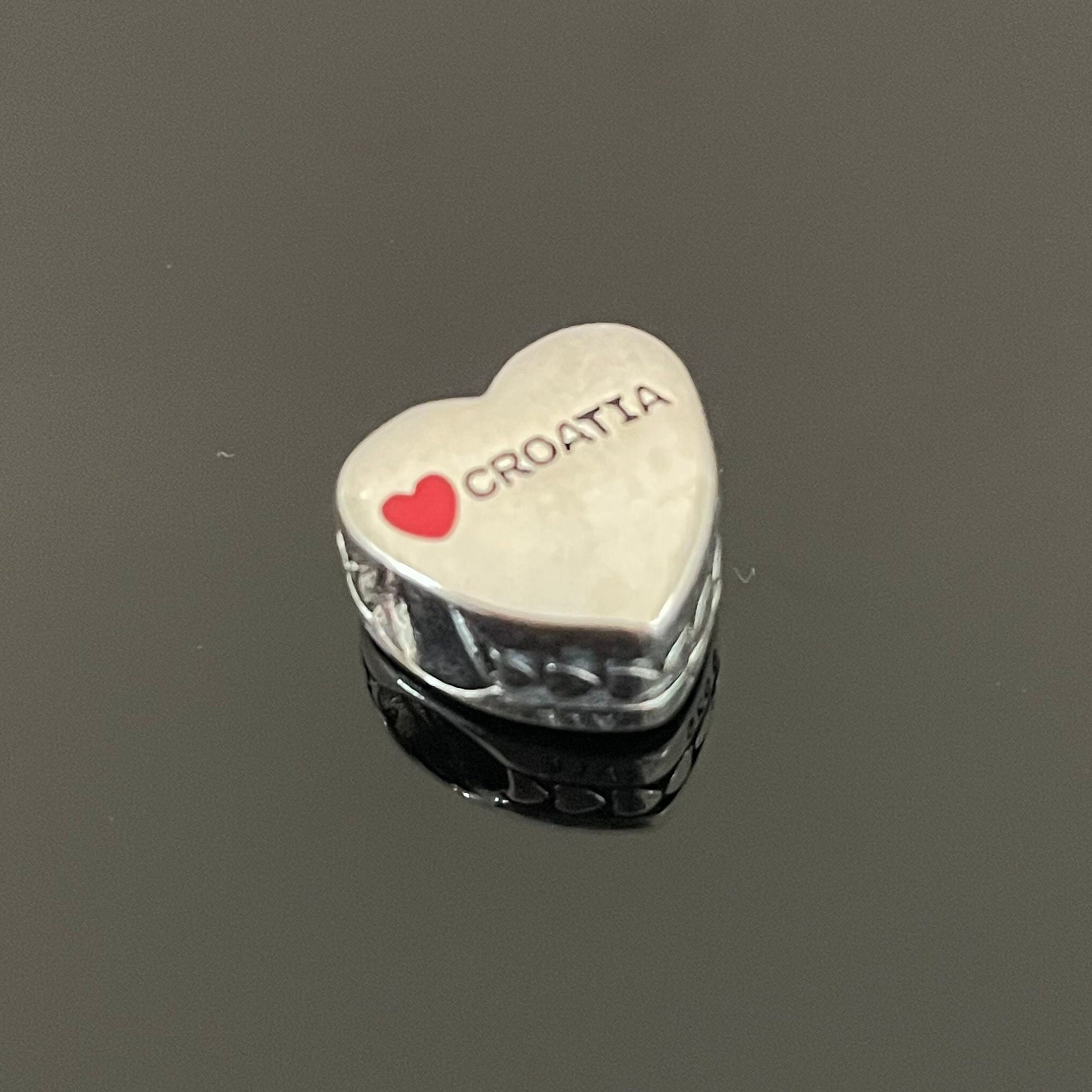 パンドラ クロアチア国旗 ハートチャーム：925スターリングシルバー