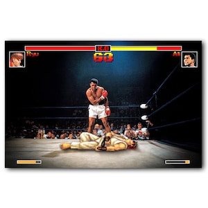 Puede incluir: Impresión enmarcada que combina boxeo y elementos de videojuegos. Muhammad Ali se encuentra sobre un oponente derrotado en un ring de boxeo, con una barra de salud y retratos de personajes de Ryu y Ali, al estilo Street Fighter.