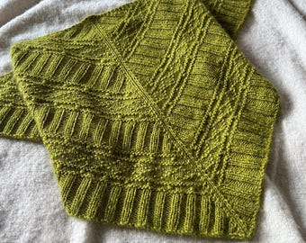 Staffin-sjaal: driehoekig geweven sjaalpatroon met structuur