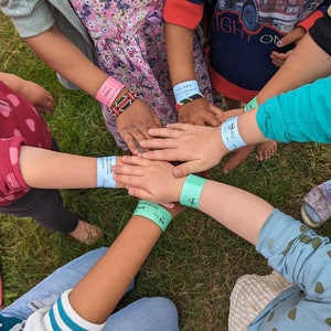 Ouderzoeker MOM PAD telefoonnummer, telefoonnummer armband Rescue Fox reddingsarmband Kinderouderzoeker Kleuterschool Kinderdagverblijf SOS armband