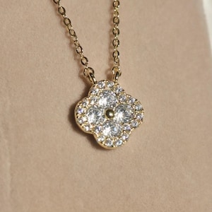 Collier de luxe en or scintillant trèfle | Collier trèfle | Sterling 925 plaqué or véritable 14 carats | Fabriqué avec des matériaux de luxe