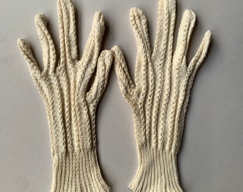 Antichi guanti da sposa lavorati all'uncinetto degli anni '20 e '30, accessori per guanti a mano dell'epoca Art Déco