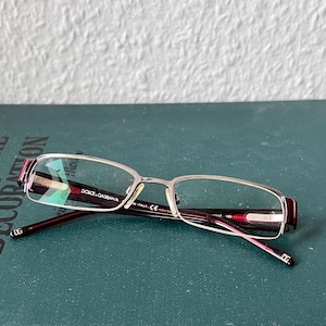 Gafas de lectura Dolce & Gabbana estilo vintage de los años 90, color burdeos, montura rectangular de media montura, gafas de diseño para mujer de los años 90, fabricadas en Italia. DG 113 082 50 17 135