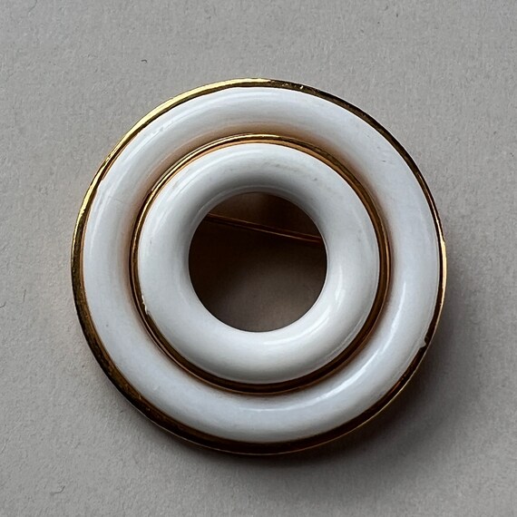 Vintage White and Gold Tone circular Pendant and … - image 2
