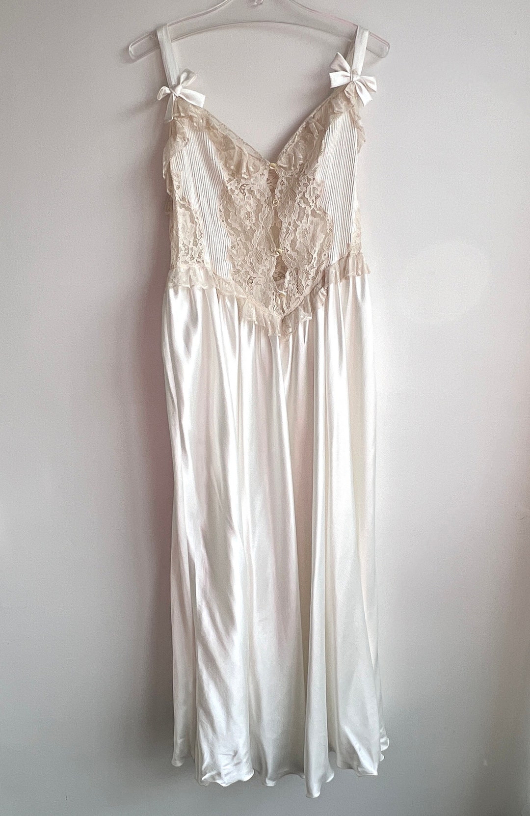 Demi-jupon Vintage Taille L Blanc - Dentelle Et Nœuds, Occasion Très Bon état