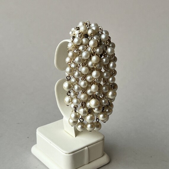 1950s Faux Pearl Ivory Gold Tone Waterfall Brooch… - image 1