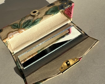 Vintage lippenstiftdoosje met spiegel en stoffen bekleding met bloemen, Morhers Day Present