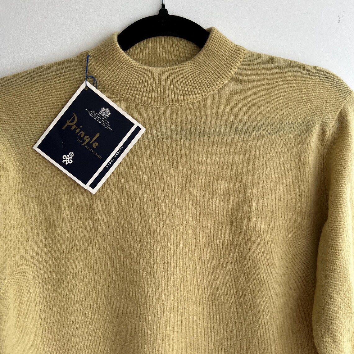 Vintage Pringle of Scotland 100% Wool in Butter Yellow Jumper, Knitwear, Minimalist Classic  Quality Pullover Sweater NWT Sz S/ 36, foto 4 di 5