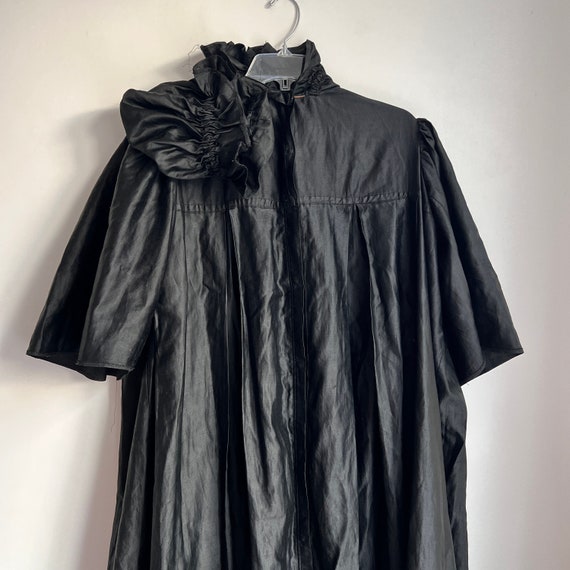 Antique Victorian black silk long cape with pleat… - image 3