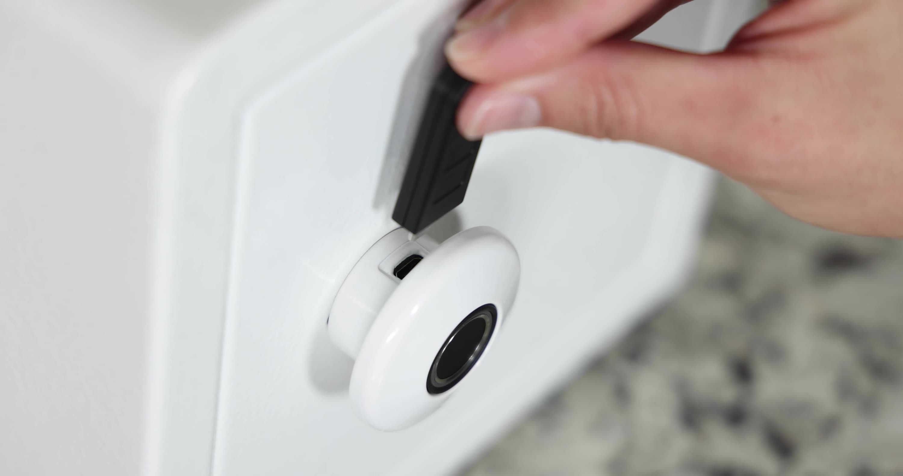 Locked Charging Station to Prevent Kids' Smartphone Addiction