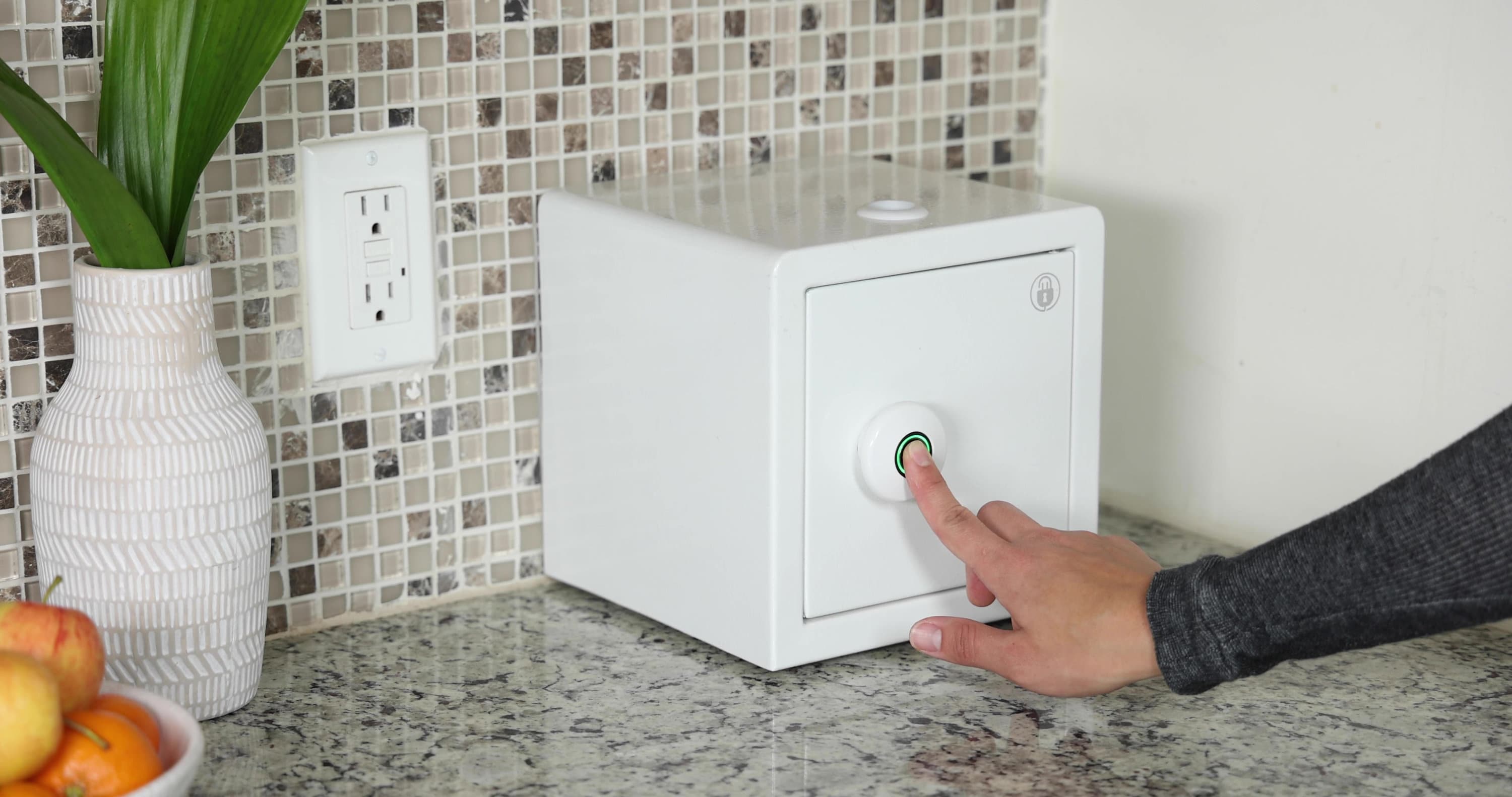 Locked Charging Station to Prevent Kids' Smartphone Addiction