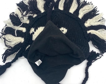 Black Skull Cap Mohawk Style, Hand knitted Skull Beanie, Winter hat, Skull  beanie, Fleece lining, Goth, unique gift, punk, Halloween gift