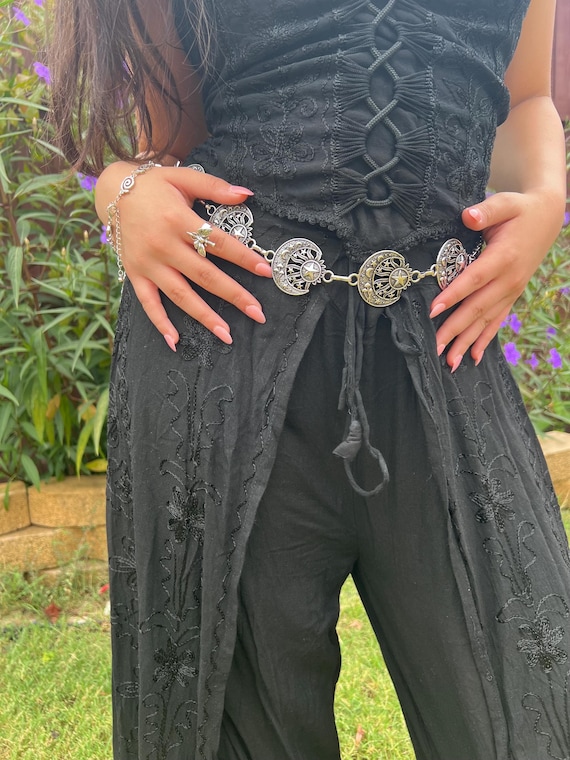 Metal Crescent Moon and Star Belt, Vintage Vibe Costume Metal Crescent Moon and Star Belt, Vintage Vibe Costume