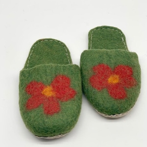 Felt Wool Slippers/Soft Slippers/Indoor Cozy Slippers/Anti-slip Sole/Handmade slippers/Wool Felted Shoes/Women Slipper with Flowers/ Slides