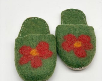 Felt Wool Slippers/Soft Slippers/Indoor Cozy Slippers/Anti-slip Sole/Handmade slippers/Wool Felted Shoes/Women Slipper with Flowers/ Slides