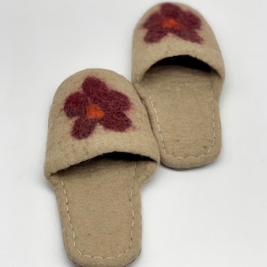 Felt Wool Slippers/Soft Slippers/Indoor Cozy Slippers/Anti-slip Sole/Handmade slippers/Wool Felted Shoes/Women Slipper with Flowers/ Slides