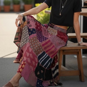 Jupe longue patchwork, style bohème fait main, jupe hippie colorée, tenue de festival, coupe trapèze, taille élastique, imprimés traditionnels