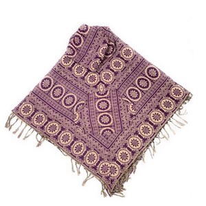 K&ouml;nnte beinhalten: Ein lila- und cremefarbener Schal mit Fransen. Der Schal hat ein geometrisches Muster mit einem sich wiederholenden Muster aus Kreisen und Spiralen.