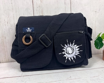 【GRAVER】23SS★ Smile Embroidery Cross Curved Messenger Bag Clover Smile Embroidery Cross Curved Messenger Bag - GRAVER