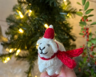 Adorno navideño de oveja hecho a mano, regalo de Navidad hecho a mano, amuleto navideño de fieltro, decoración navideña de lana de fieltro, decoración para árbol de Navidad, animal de fieltro