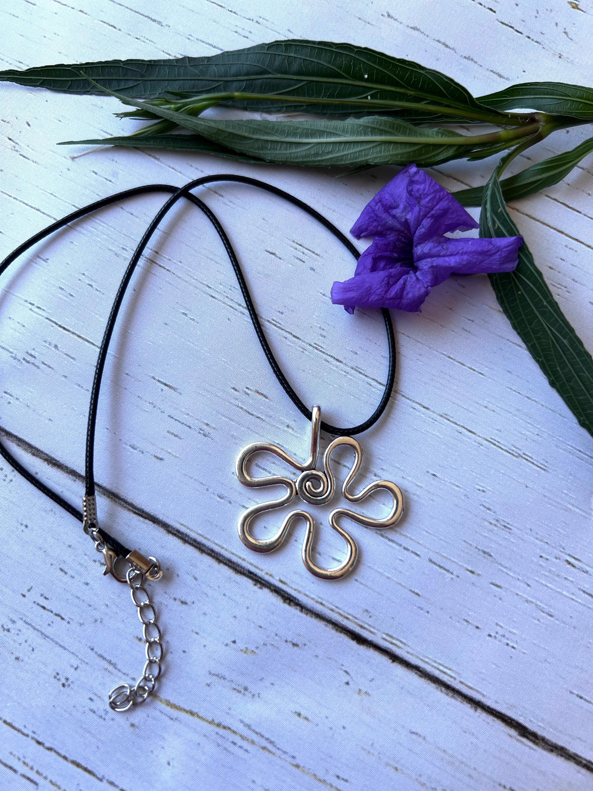 Collier Vintage Rétro Années 70 - Fleurs En Résine Et Cristal Avec Cordelette Jaune - Modèle 4902 - Occasion