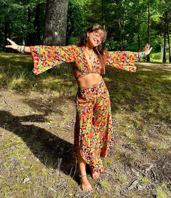 60s Hippie Costume Womans Floral Festival Outfit 60s Hippie Costume Womans Floral Festival Outfit