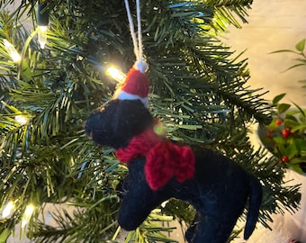 Adorno navideño de perro hecho a mano, regalo de Navidad hecho a mano, amuleto navideño de fieltro, decoración navideña de lana de fieltro, decoración para árbol de Navidad, regalo de animal de fieltro