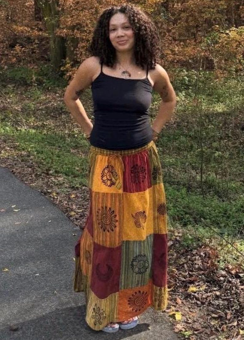 Falda midi de algodón patchwork con estampado de bloques, estilo bohemio hecho a mano, colorida, estilo hippie festivalero, moda vintage cottagecore, estampado de bloques imagen 1