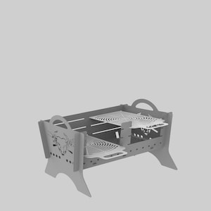 Op de afbeelding: Een metalen vuurkorf met een grillrooster en een stierenontwerp. De vuurkorf heeft vier poten en is gemaakt van zwart metaal.