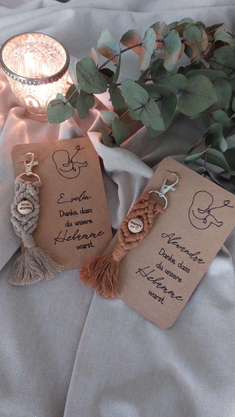 Macrame keychain, midwife gift, card, wooden ball, keychain with pearl, packaging image 1