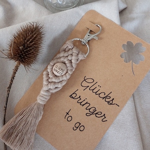Makramee Schlüsselanhänger,Glücksbringer to go, Geschenk, Karte, Holzkugel, Schlüsselanhänger mit Perle