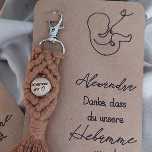 Macrame keychain, midwife gift, card, wooden ball, keychain with pearl, packaging image 3