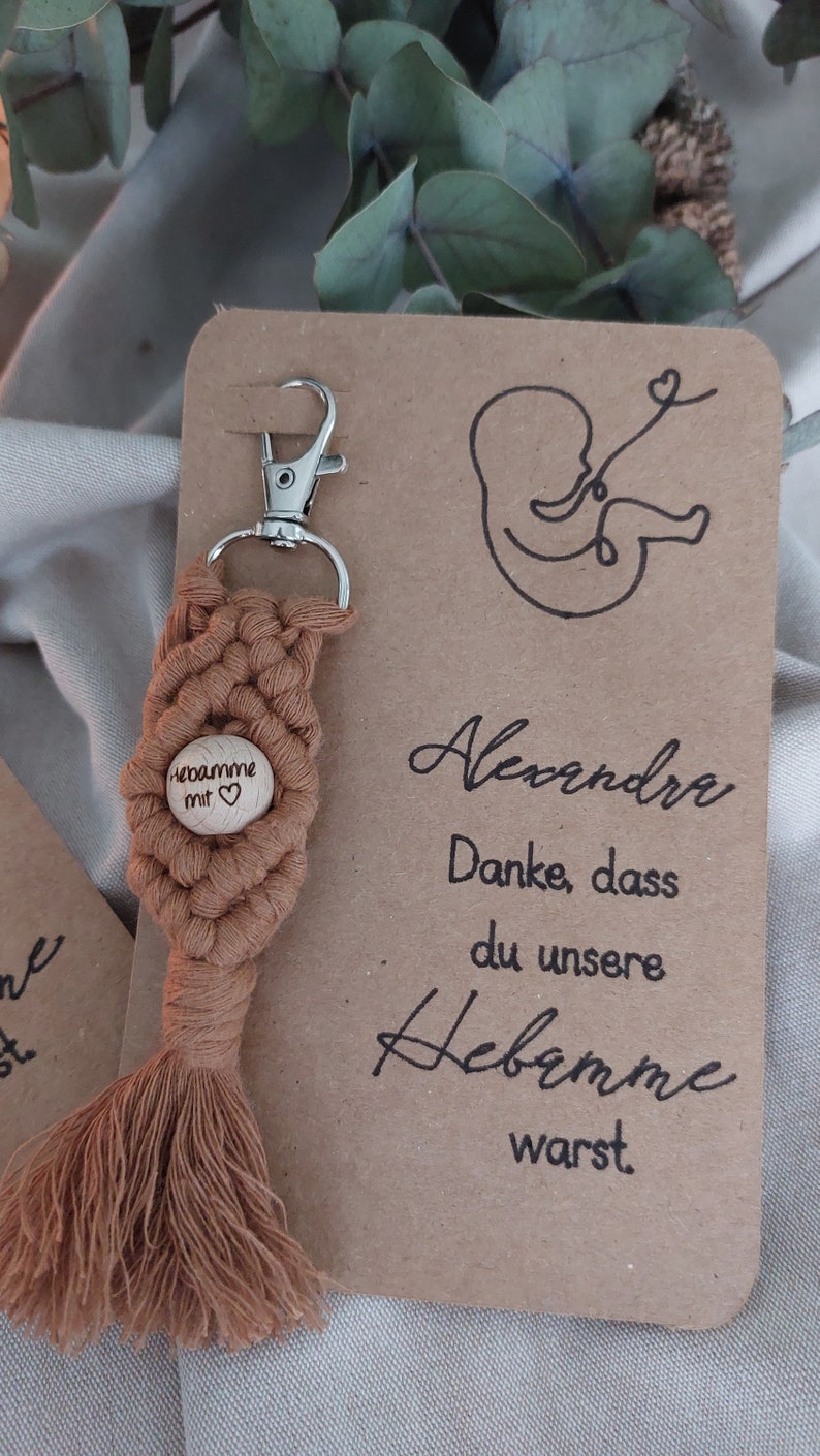 Macrame keychain, midwife gift, card, wooden ball, keychain with pearl, packaging image 3