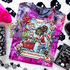 La carta del tarot del procrastinador, camiseta dibujada y teñida a mano, camiseta festiva, camiseta espeluznante, camiseta de fantasma