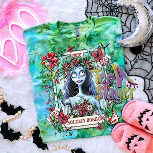 Camiseta con carta del tarot Holiday Sorrow, dibujada y teñida a mano, camiseta animada, camiseta festiva, camiseta espeluznante