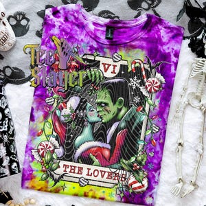 Camiseta con carta del Tarot de los amantes, dibujada y teñida a mano, camiseta festiva, camiseta espeluznante, camiseta de monstruos