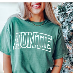 Comfort Colors® Retro auntie Shirt, Aunt Shirt, Auntie Shirt, New Aunt Gift, Pregnancy Announcement, Gift for Aunt, Pregnancy Reveal to Aunt