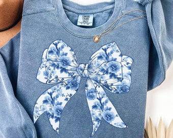 Toile De Jouy Coquette Bow Comfort Colors®, Blue Ribbon Sweatshirt, Girly Aesthetic Crewneck, Cute Coquette Bow Shirt, Toile Blue  Bow Sweat