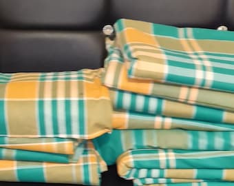 Tela 100% algodón con estampado a cuadros Madras, tejido nacional de Montserrat, para confección de ropa y decoración de eventos nacionales y culturales.