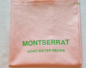 Un paño de cocina impreso con la receta del "agua de cabra", el plato nacional de Montserrat.