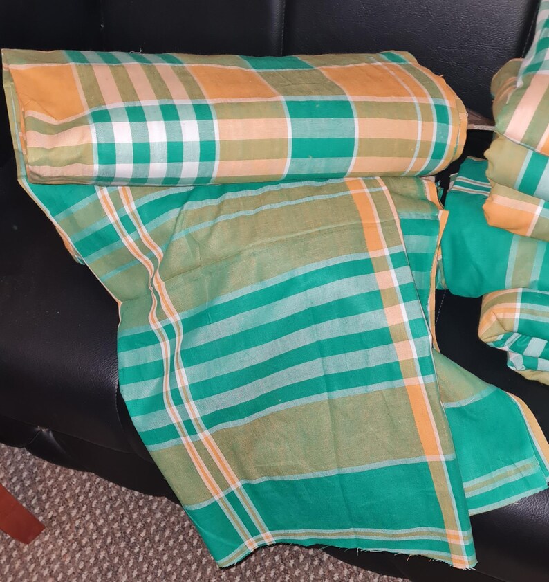 Tela 100% algodón con estampado a cuadros Madras, tejido nacional de Montserrat, para confección de ropa y decoración de eventos nacionales y culturales. imagen 3