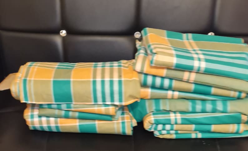Tela 100% algodón con estampado a cuadros Madras, tejido nacional de Montserrat, para confección de ropa y decoración de eventos nacionales y culturales. imagen 1